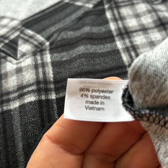 ❤️2/$15 or 3/$21❤️Lane Bryant Black/White Plaid Long Sleeve Top, Size 18/20 - Picture 9 of 10